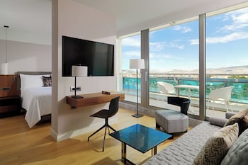 Junior Suite, 1 King Bed with Sofa bed, City View