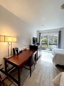 Pet-Friendly Double Room - Courtyard View