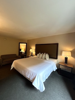 Streamside Deluxe King Room - Private Balcony Overlooking Stream
