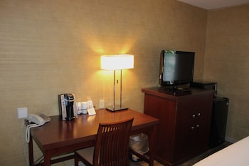 Standard King Room - Non-Smoking, Parking Lot View