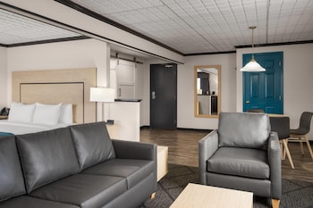 Studio Suite, 1 King Bed with Sofa bed, Non Smoking