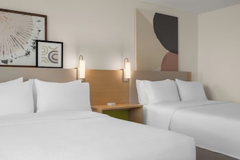 Room, 2 Queen Beds, Accessible, Bathtub (Mobility)