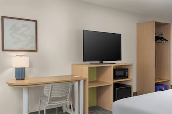 Room, 1 King Bed, Accessible (Hearing)