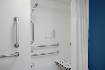 Room, 2 Queen Beds, Accessible, Bathtub (Mobility)
