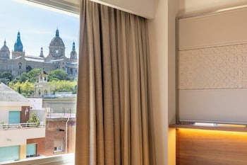 Classic Room, 1 King Bed (Castle View)