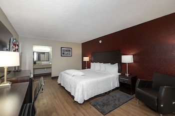 Premium Room, 1 King Bed, Accessible (Upgraded Bedding & Snack, Smoke Free)