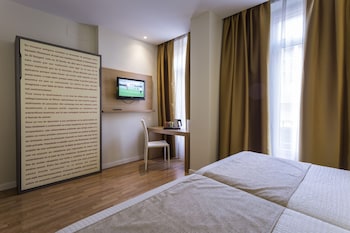 Triple Room (Two twin and one extra bed)