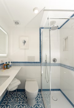 Single room with window
