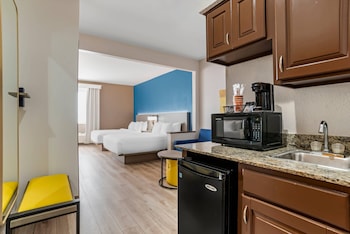 Suite, 2 Queen Beds, Non Smoking