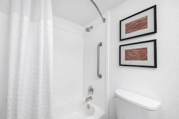 Corner King Suite,1 King Bed, Non Smoking