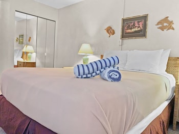 Classic Condo, 2 Bedrooms, Kitchen, Ocean View