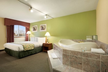 Business Room, 1 King Bed, Non Smoking