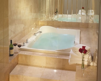 Club Suite, 1 King Bed, Hot Tub