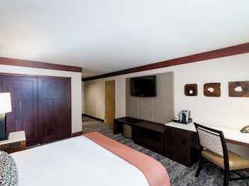 Deluxe Room, 1 King Bed, Accessible