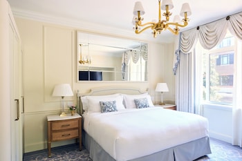 Corner One Bedroom Suite