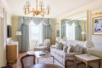 Corner One Bedroom Suite