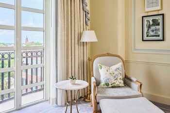 Premier King Balcony Room