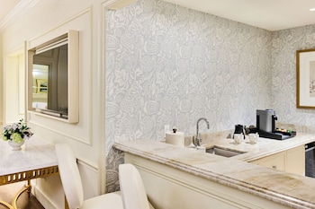 Luxury Suite