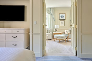 Corner One Bedroom Suite