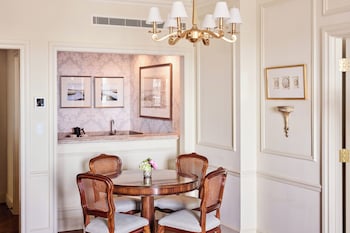Club One Bedroom Suite