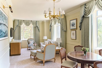 Corner One Bedroom Suite