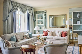 Luxury Club Suite