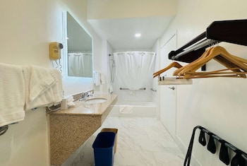 Room, 1 King Bed, Accessible, Non Smoking (Mobility/Hearing)