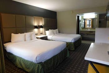 Deluxe Room, 2 Queen Beds, Non Smoking, Fireplace