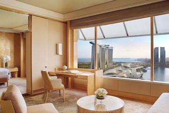 Club Premier Suite, 1 King Bed, Non Smoking, Bay View