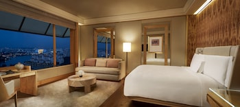 Club Deluxe Room, 1 King Bed, Non Smoking, City View, High Floor (Club Deluxe Kallang)