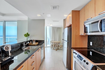 Suite, 2 Queen Beds, Accessible, Bay View (Hearing)