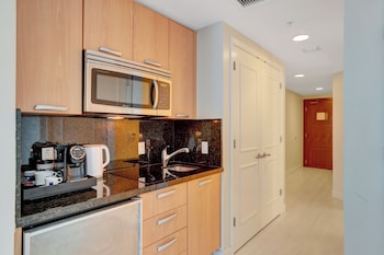 Deluxe Suite, 1 King Bed (Intracoastal View)
