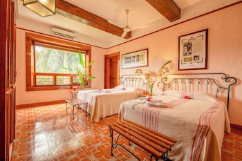 Superior Connecting Family Room