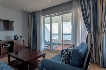 Diplomatic Suite King Size Bed Sea View and Balcony