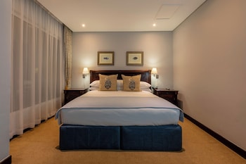 Diplomatic Suite King Size Bed Sea View and Balcony