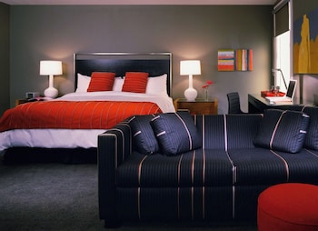 Premium Studio, 1 King Bed with Sofa bed (Max Studio King)