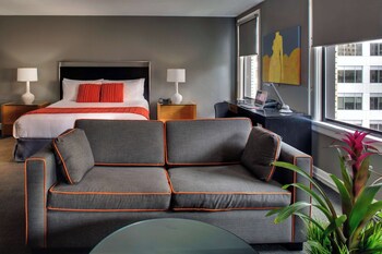 Premium Studio, 1 King Bed with Sofa bed (Max Studio King)