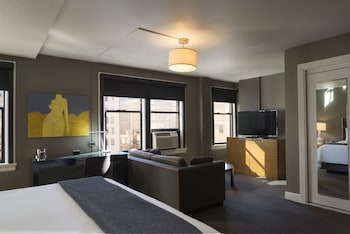 Premium Studio, 1 King Bed with Sofa bed (Max Studio King)