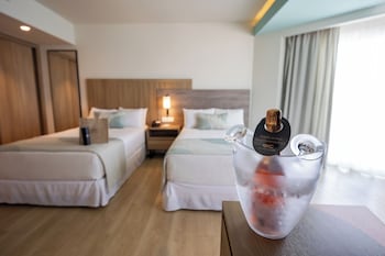 Junior Suite, Oceanfront (Elite Club | +18 | C)