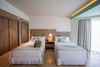 Junior Suite, Oceanfront (Elite Club | +18 | C)