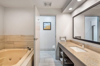 Suite, 1 King Bed, Non Smoking