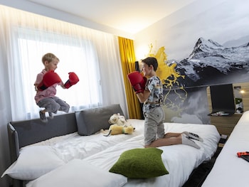 Family Room, Multiple Beds