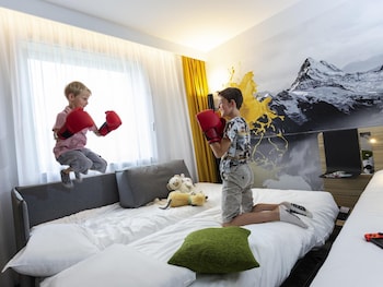 Family Room, Multiple Beds