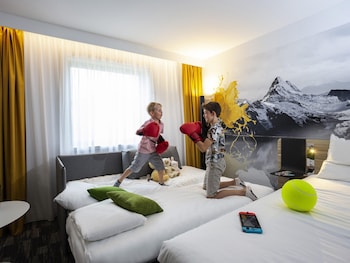 Family Room, Multiple Beds