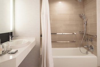 Room, 2 Double Beds (Mobility Accessible, Tub)
