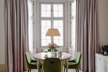 Courtyard Suite