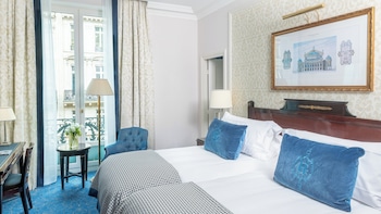Classic Room, 2 Twin Beds, Balcony (Opera View)