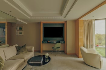 Suite (Mayfair)