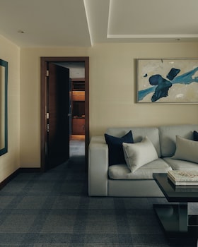Suite (Ambassador)