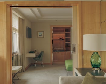 Suite (Mayfair)